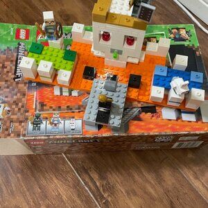 LEGO Minecraft The Skull Arena (21145)